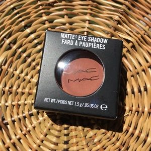 MAC EYESHADOW - BROWN SCRIPT